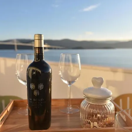 Premium * Комарна